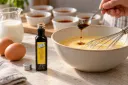 Extracto de vainilla Bourbon BIO de 75 ml abierto, preparando flan en la cocina